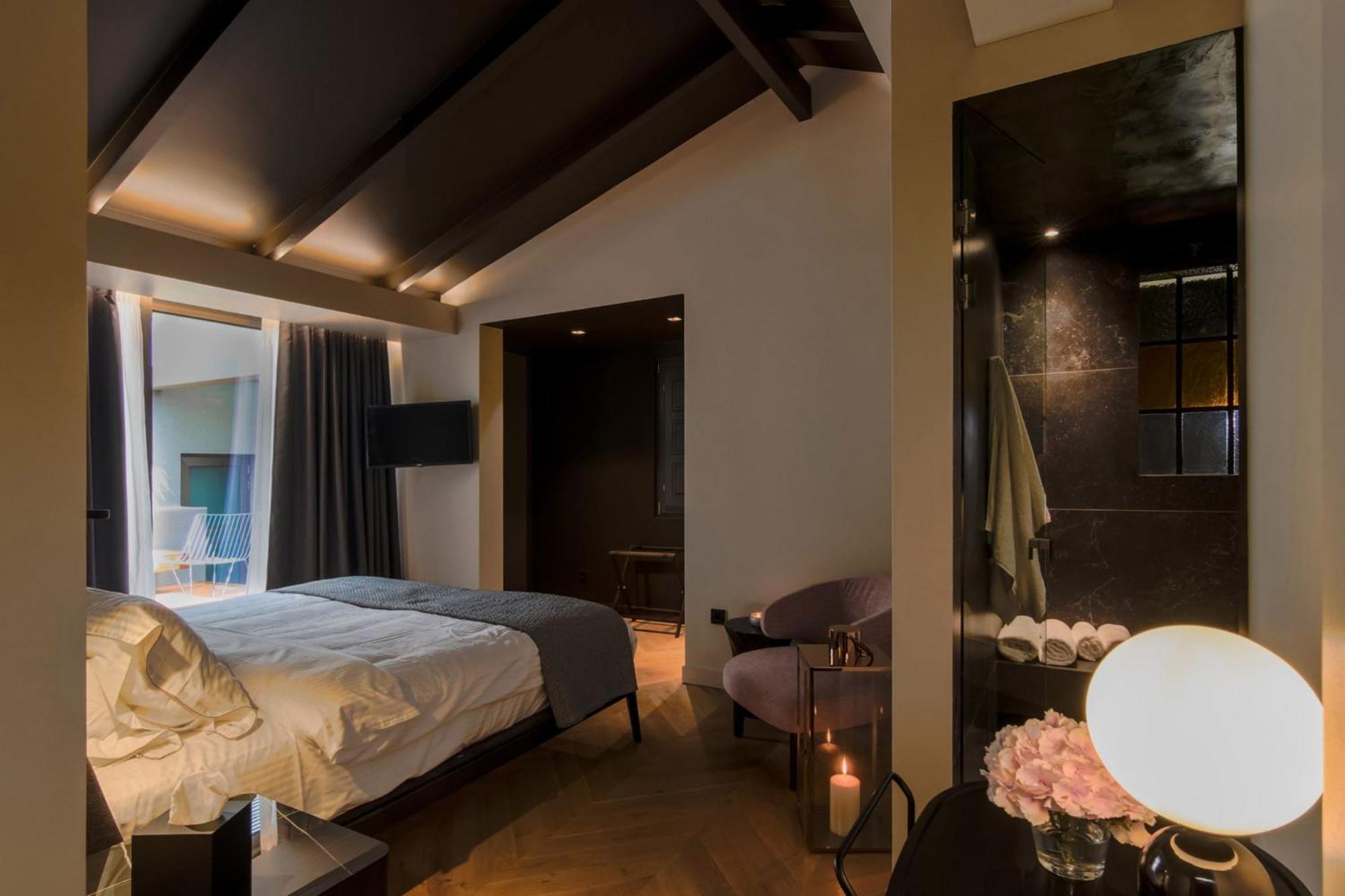 Nikiou Luxury Hotel