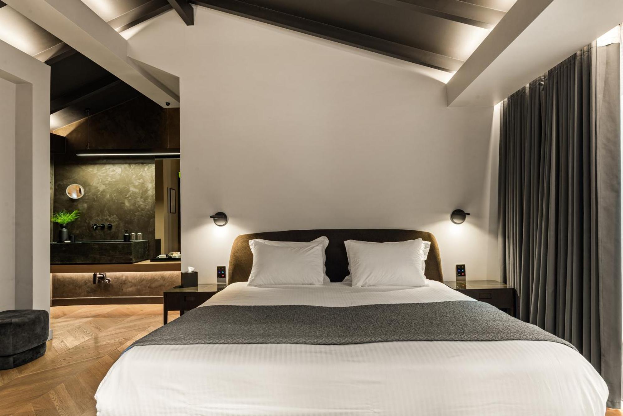 Nikiou Luxury Hotel 4*